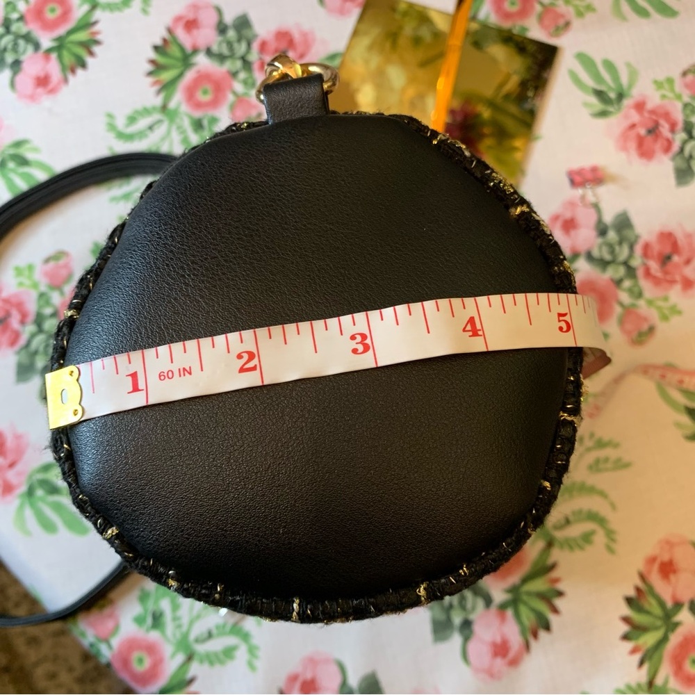 Badgley Mischka Black and Gold Elegant Tweed Barrel Bag - Picture 8 of 9